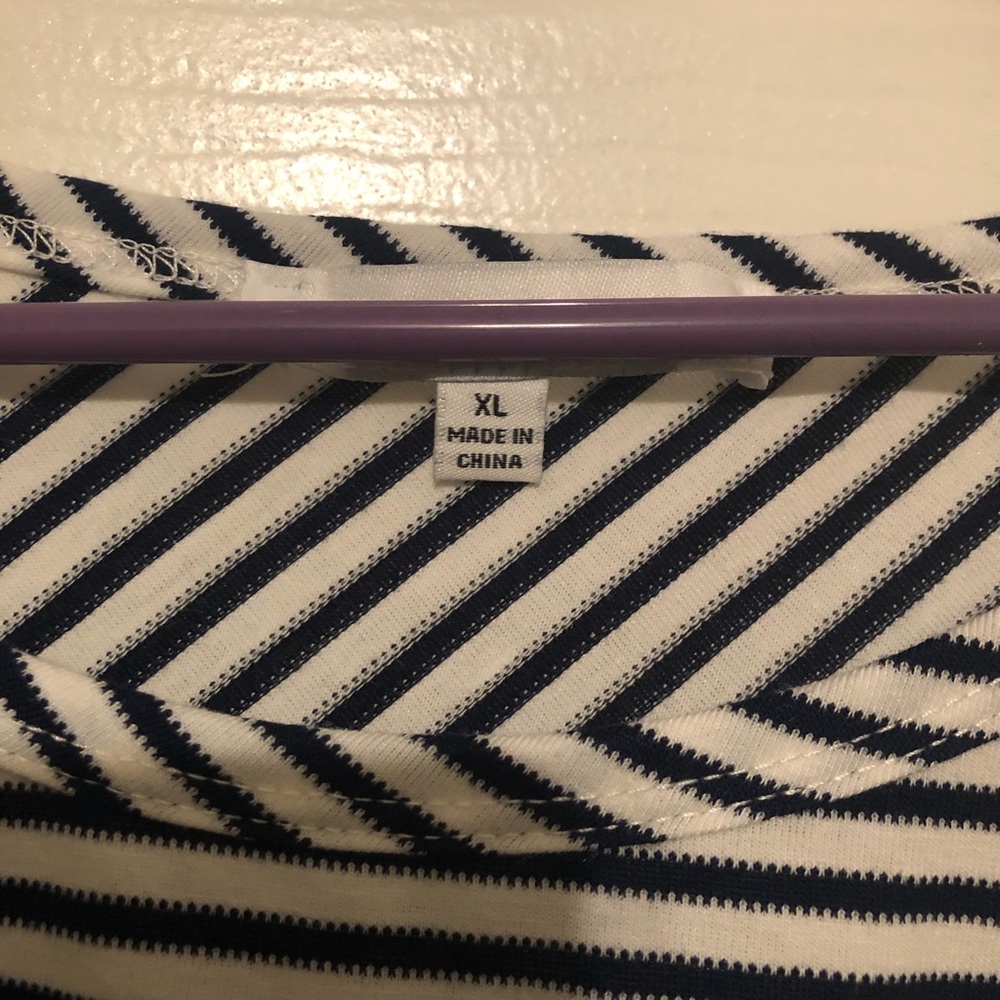 STRIPED BLACK AND WHITE TOP - Picture 3 of 3